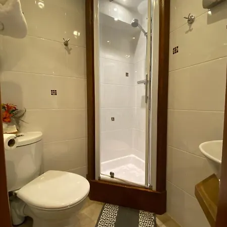 Broad Croft House B&B *